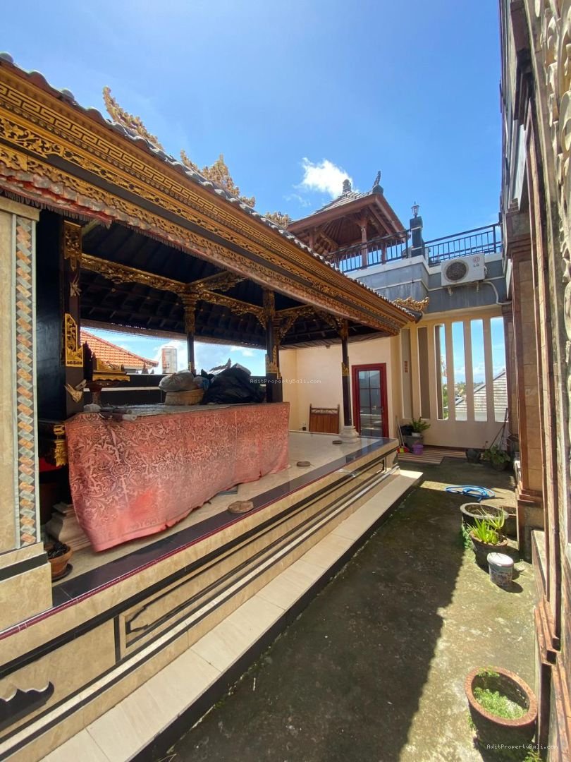 Rumah lantai 2 dalung