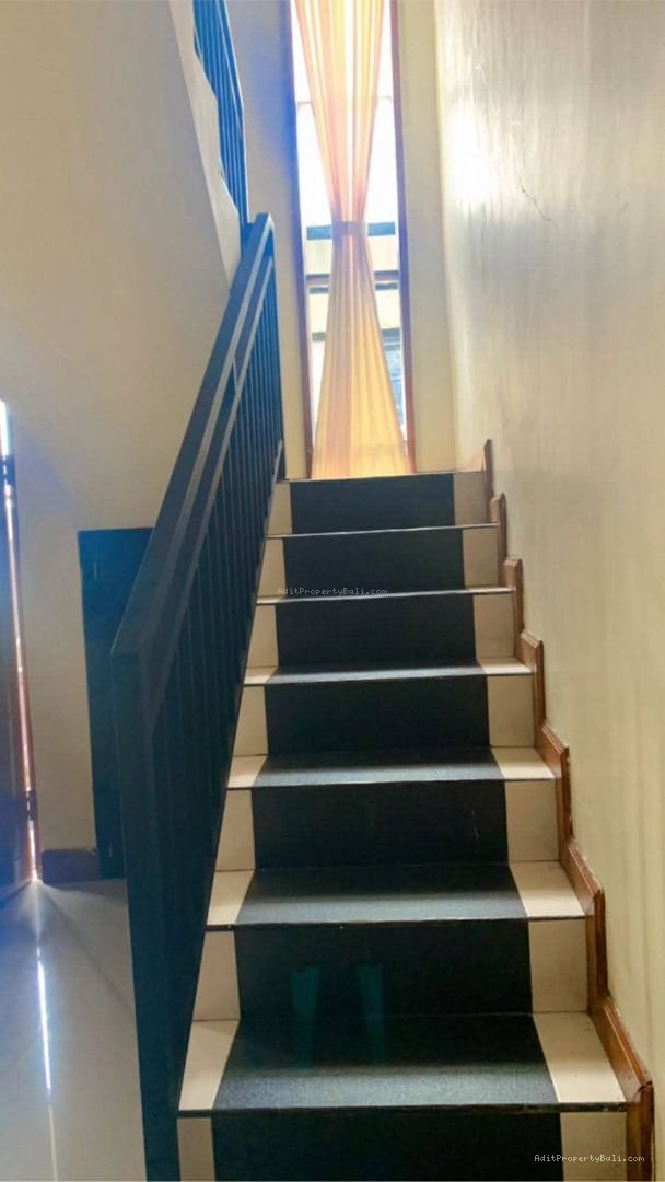 rumah lantai 3 dalung