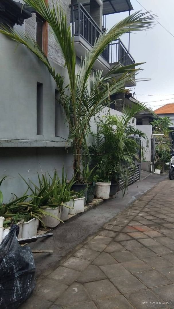 rumah lantai 3 dalung