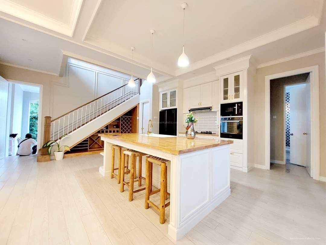 villa mewah view sawah pererenan