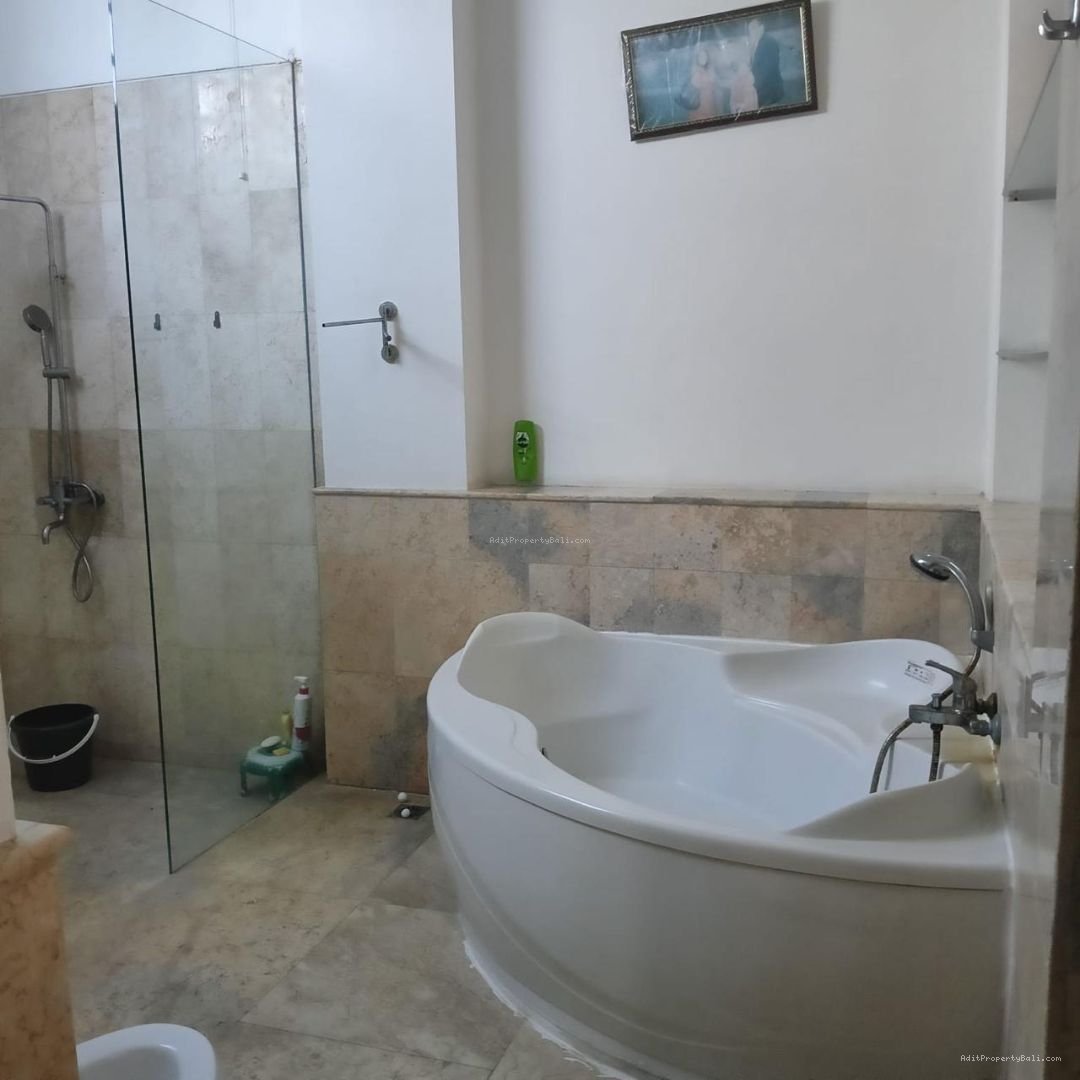 Rumah semi villa pengiyasan