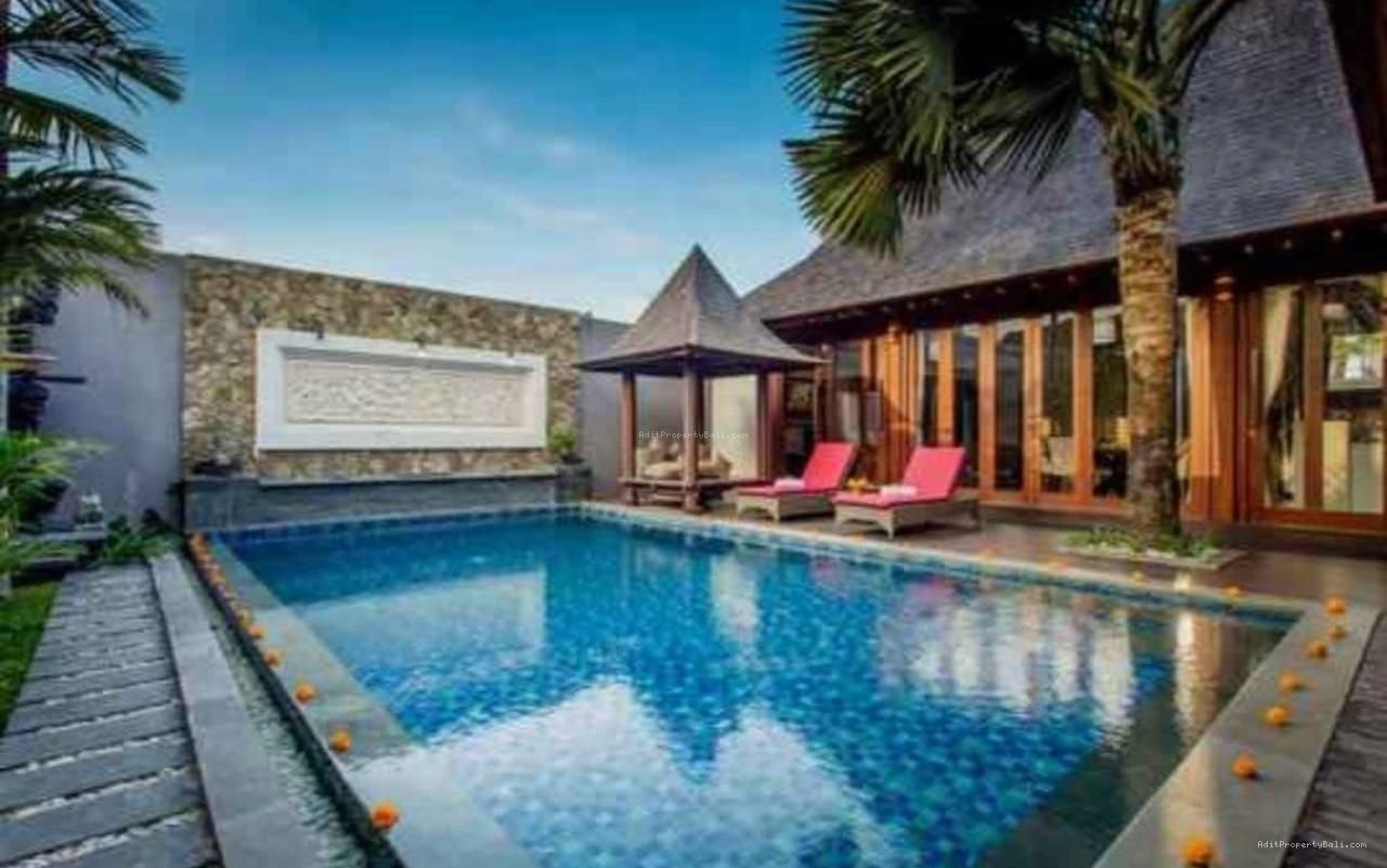 rumah semi villa renon