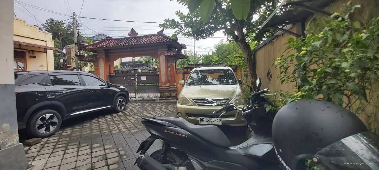 rumah kos renon