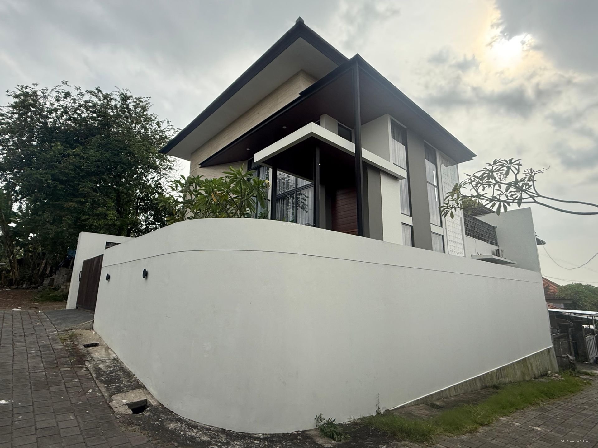 rumah peguyangan kaja